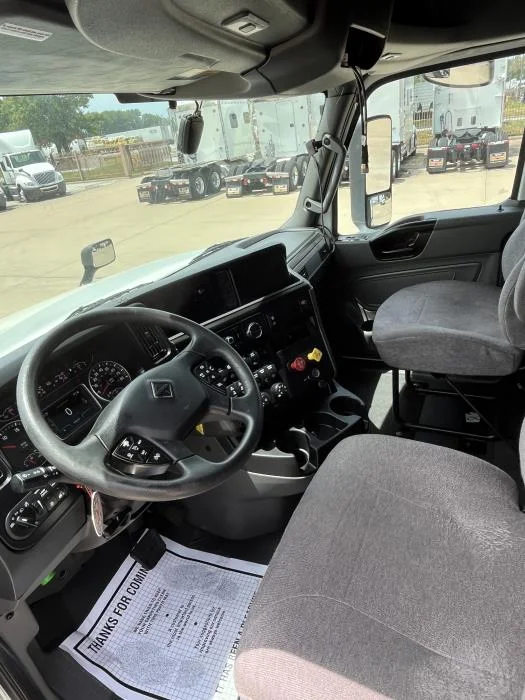 2023 International LT — photo 15