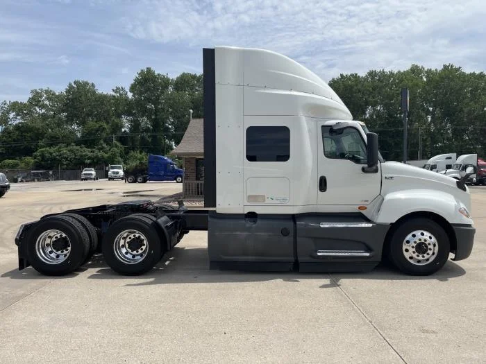 2023 International LT — photo 8