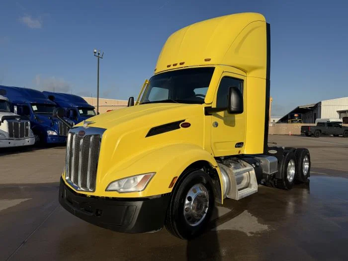2023 Peterbilt 579 — photo 2