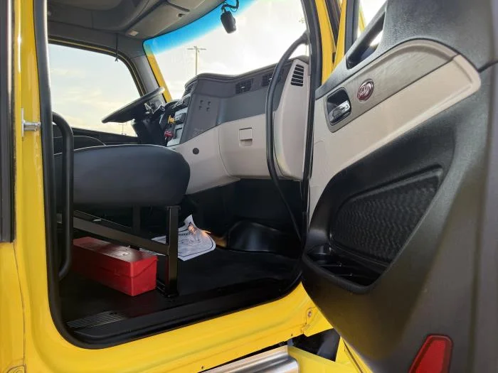 2023 Peterbilt 579 — photo 22