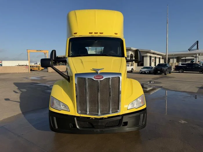 2023 Peterbilt 579 — photo 9