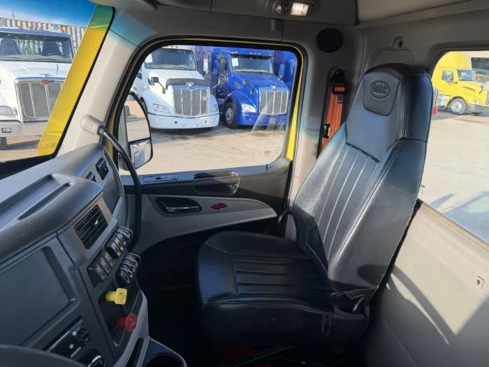 2023 Peterbilt 579 — photo 25