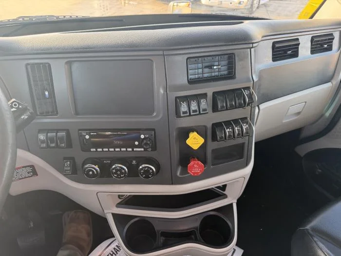 2023 Peterbilt 579 — photo 29