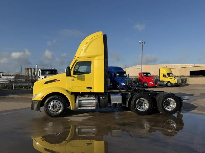 2023 Peterbilt 579 — photo 3
