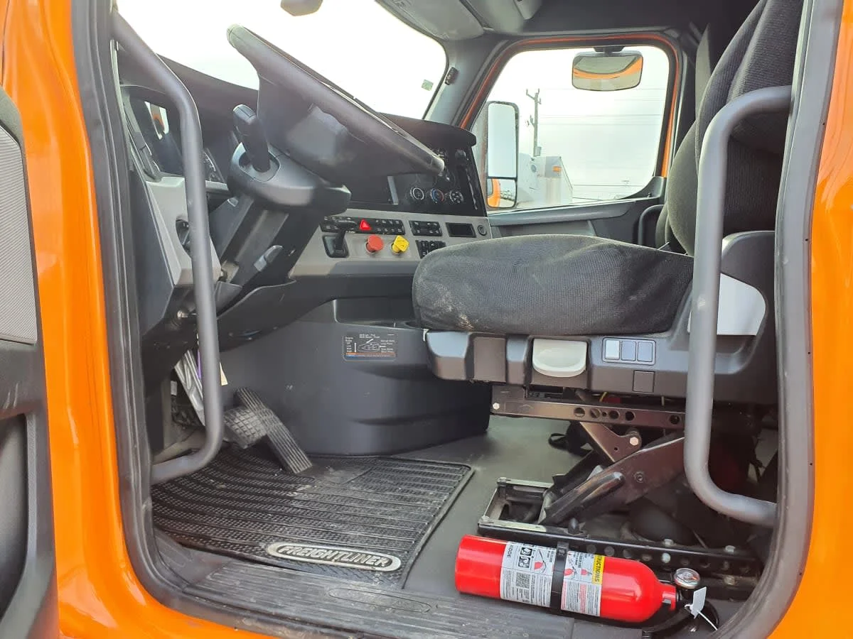 2019 Freightliner Cascadia - image 11