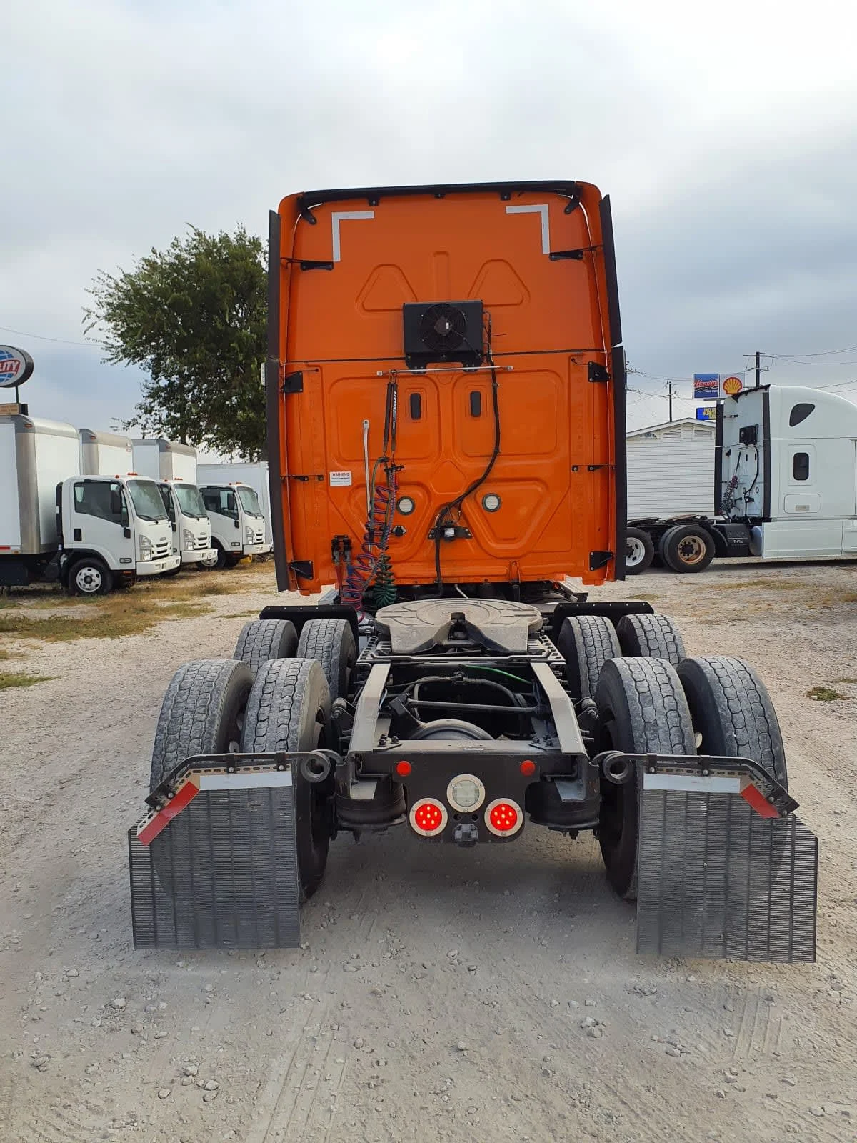 2019 Freightliner Cascadia - image 5