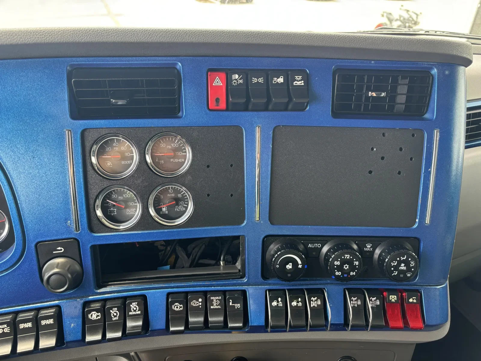 2017 Kenworth T880 - image 17