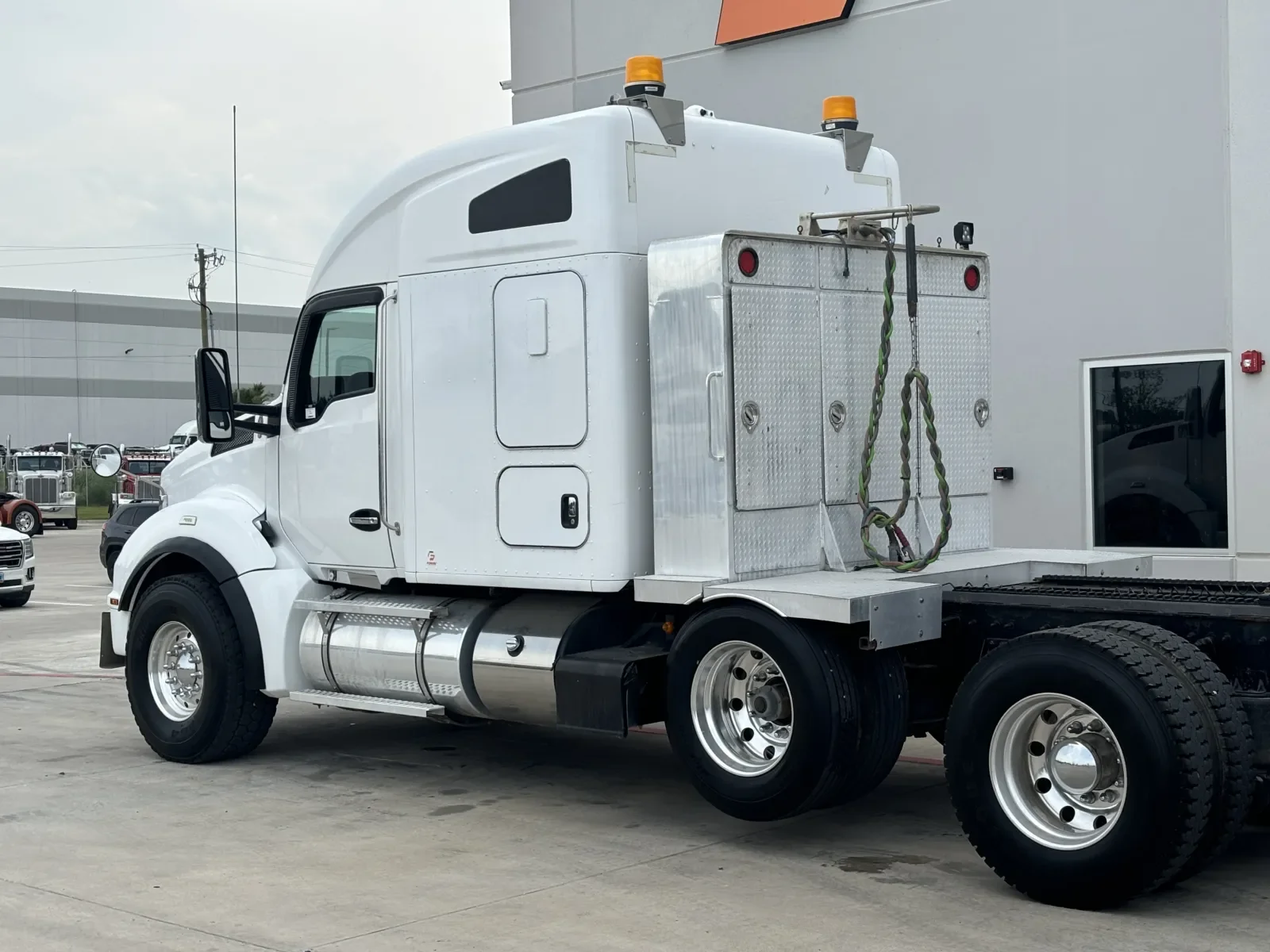 2017 Kenworth T880 - image 8