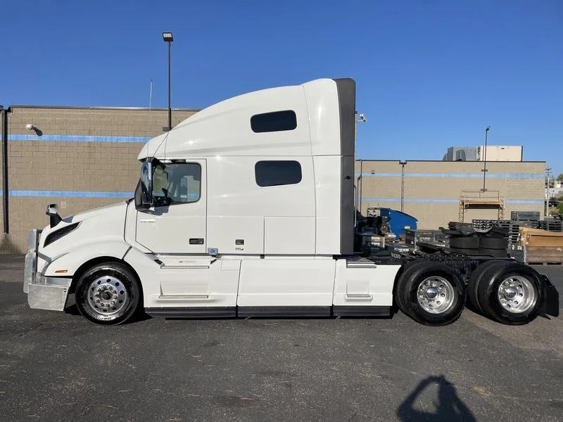 2024 Volvo VNL 760 - image 2