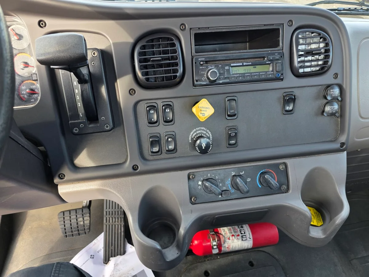 2017 Freightliner M2 106 - image 10