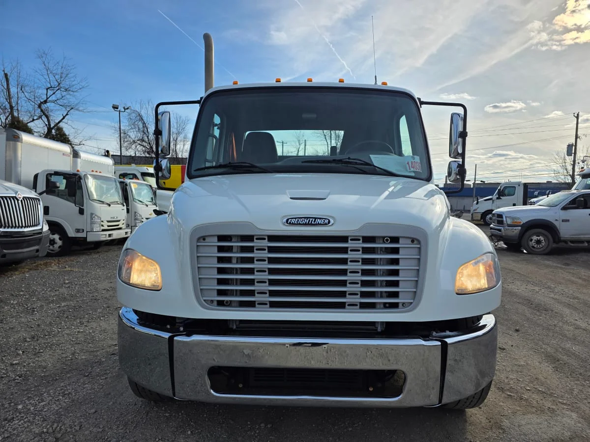 2017 Freightliner M2 106 - image 2
