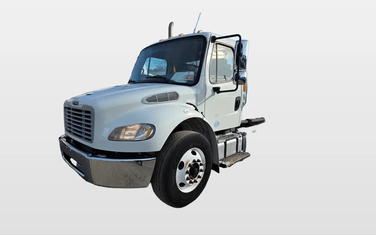 2017 Freightliner M2 106 - image 1