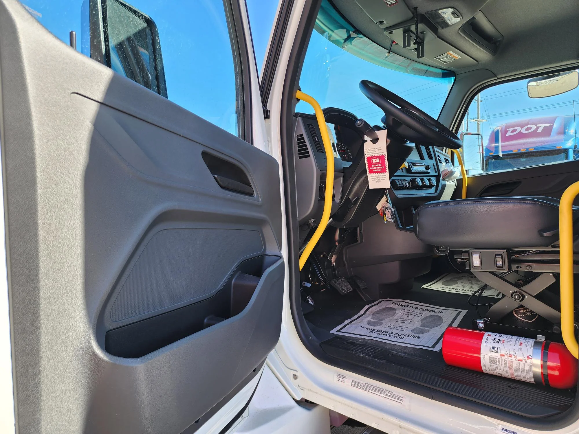 2025 Peterbilt 536 - image 4