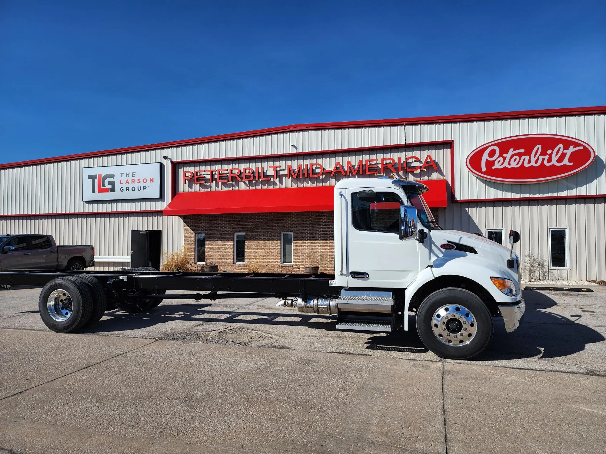 2025 Peterbilt 536 - image 2