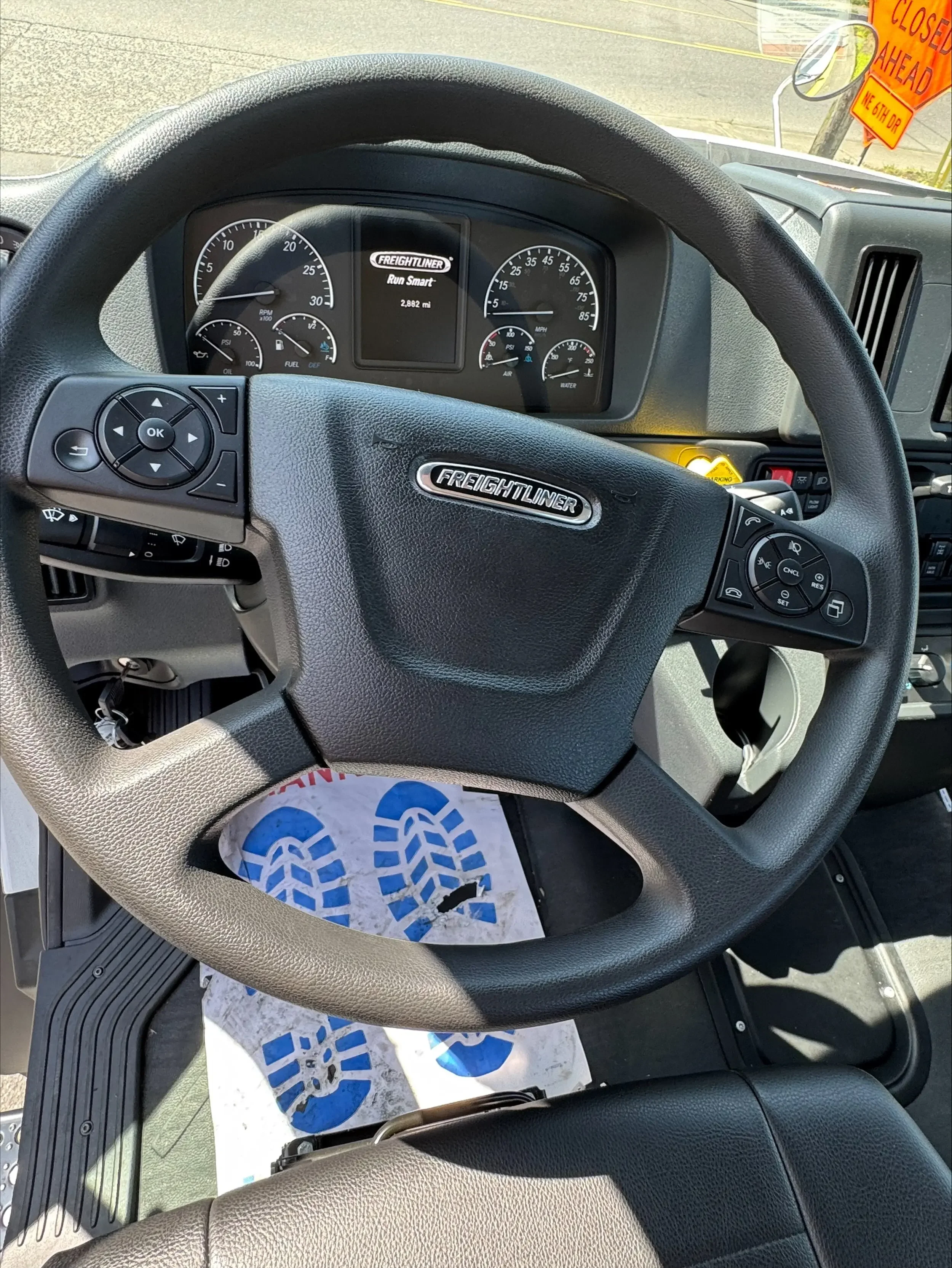 2025 Freightliner 114SD - image 8