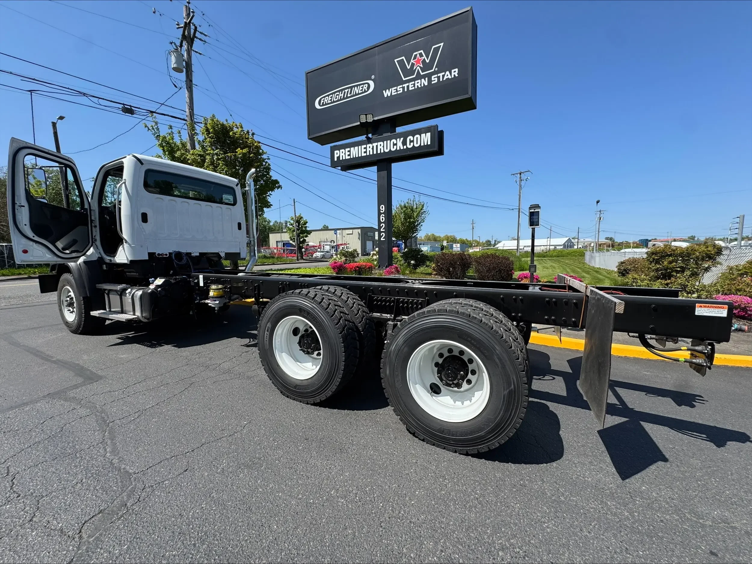 2025 Freightliner 114SD - image 6