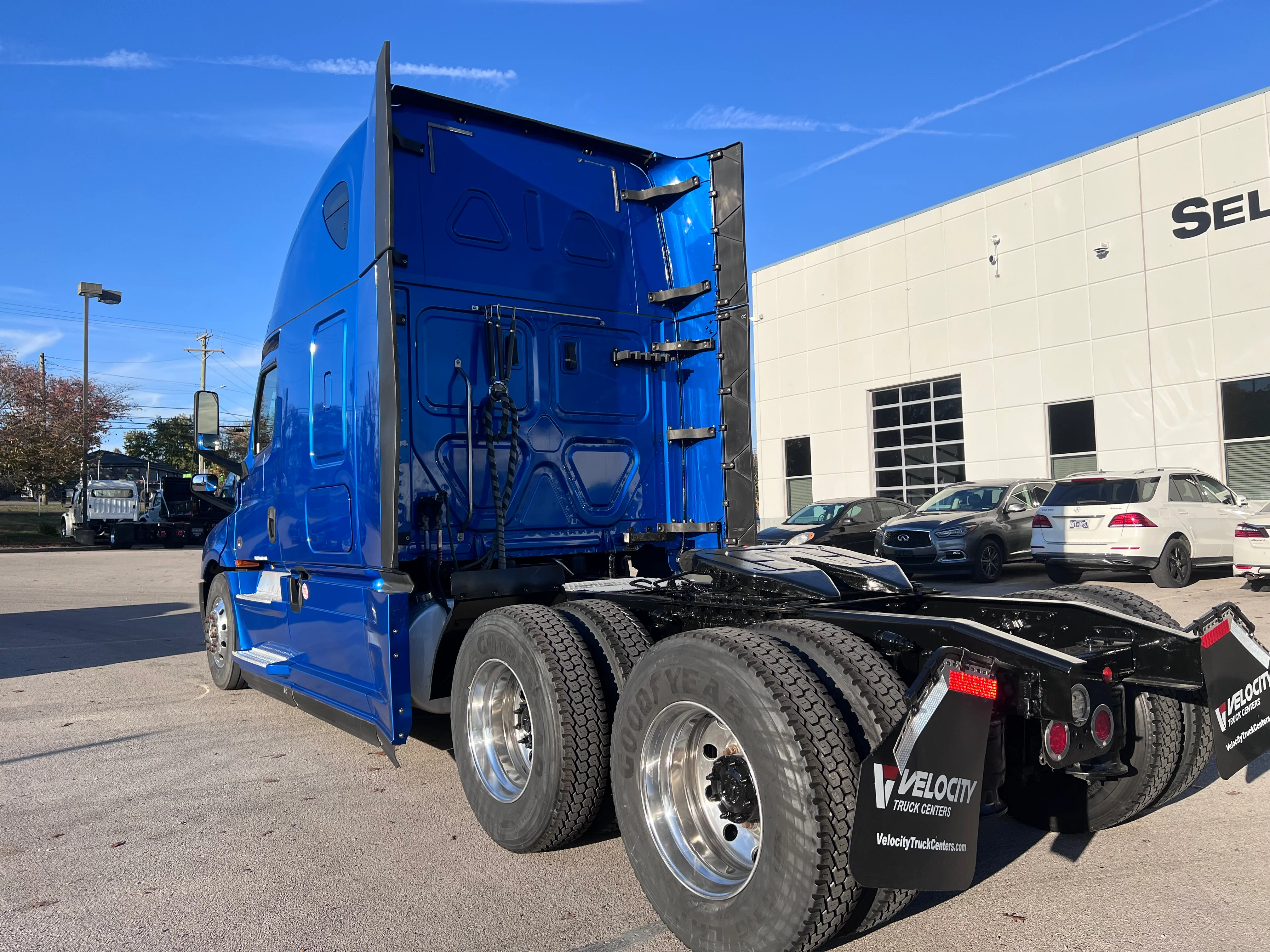 2020 Freightliner Cascadia in Nashville Isuzu, TN — photo 4