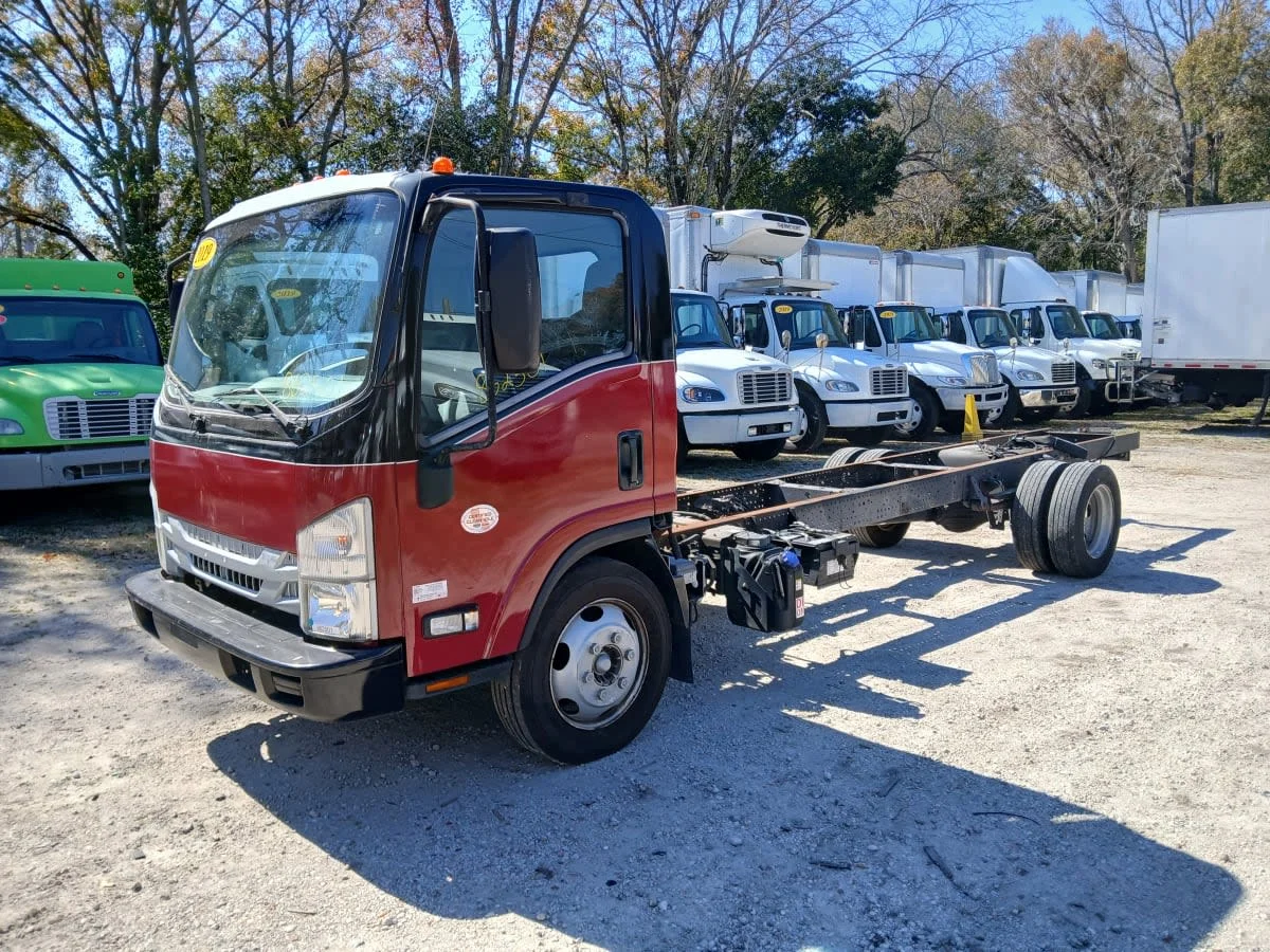 2019 Isuzu NQR in Jacksonville, FL — photo 2