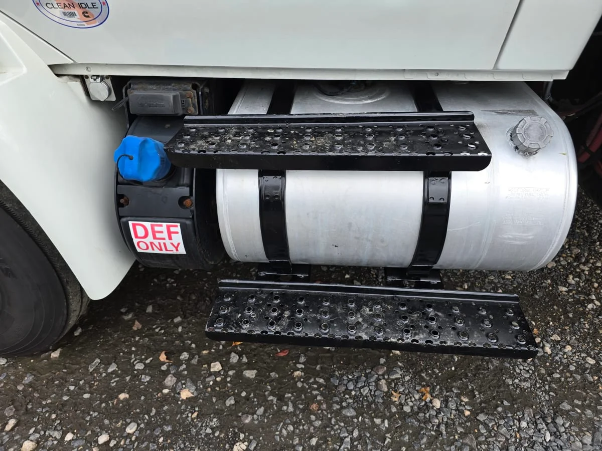 2016 International 4300 - image 13