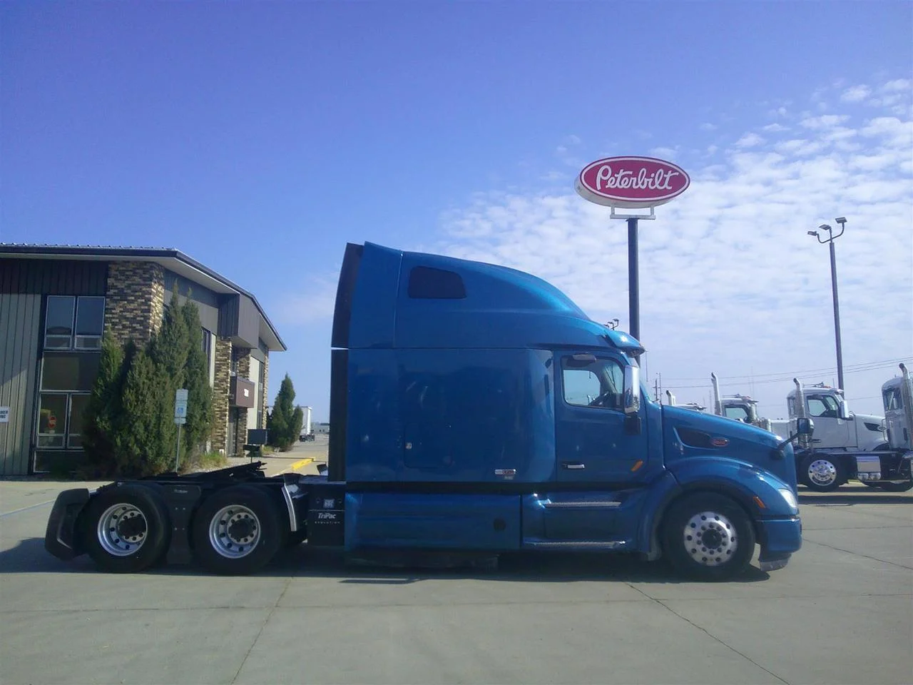 2021 Peterbilt 579 in South St. Paul, MN — photo 5