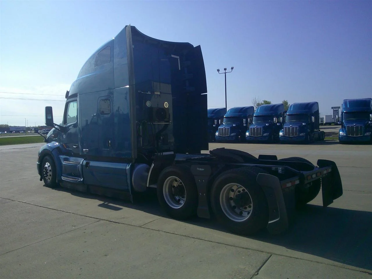 2021 Peterbilt 579 in South St. Paul, MN — photo 6