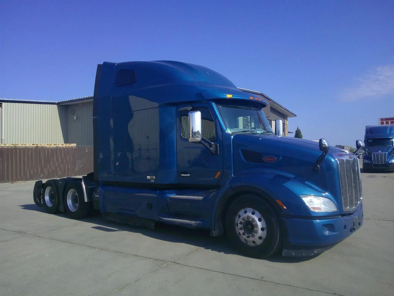 2021 Peterbilt 579 in South St. Paul, MN — photo 3