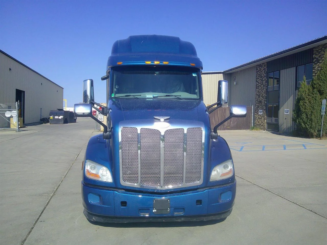2021 Peterbilt 579 in South St. Paul, MN — photo 2