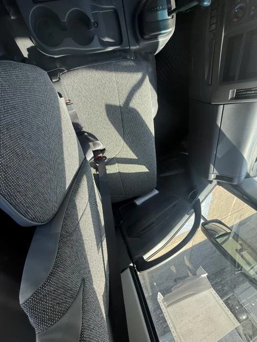 2026 Isuzu NPR - image 13