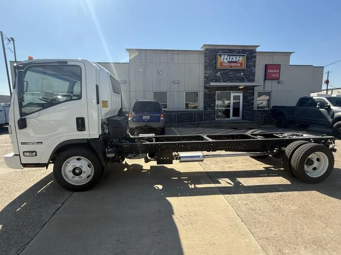 2026 Isuzu NPR - image 3