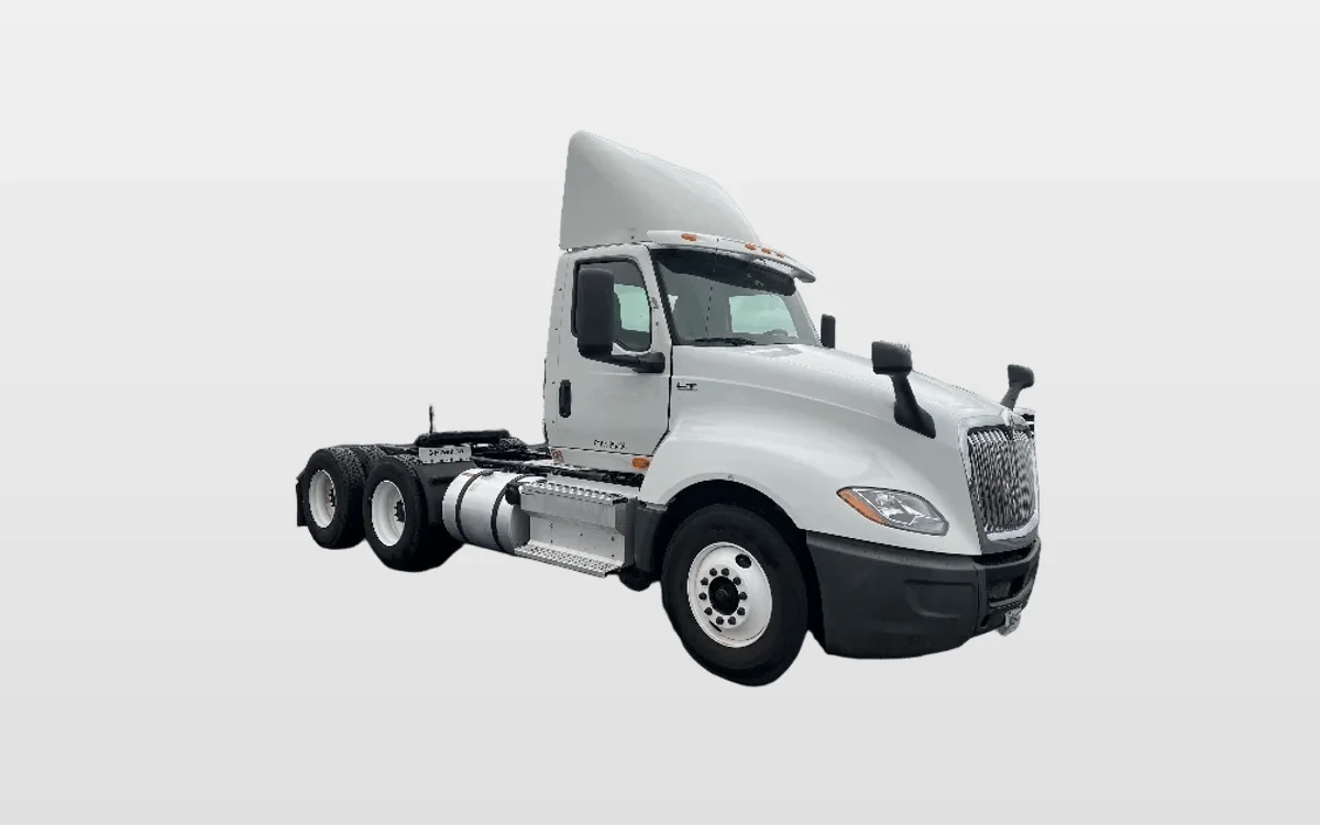 2018 International LT - image 1