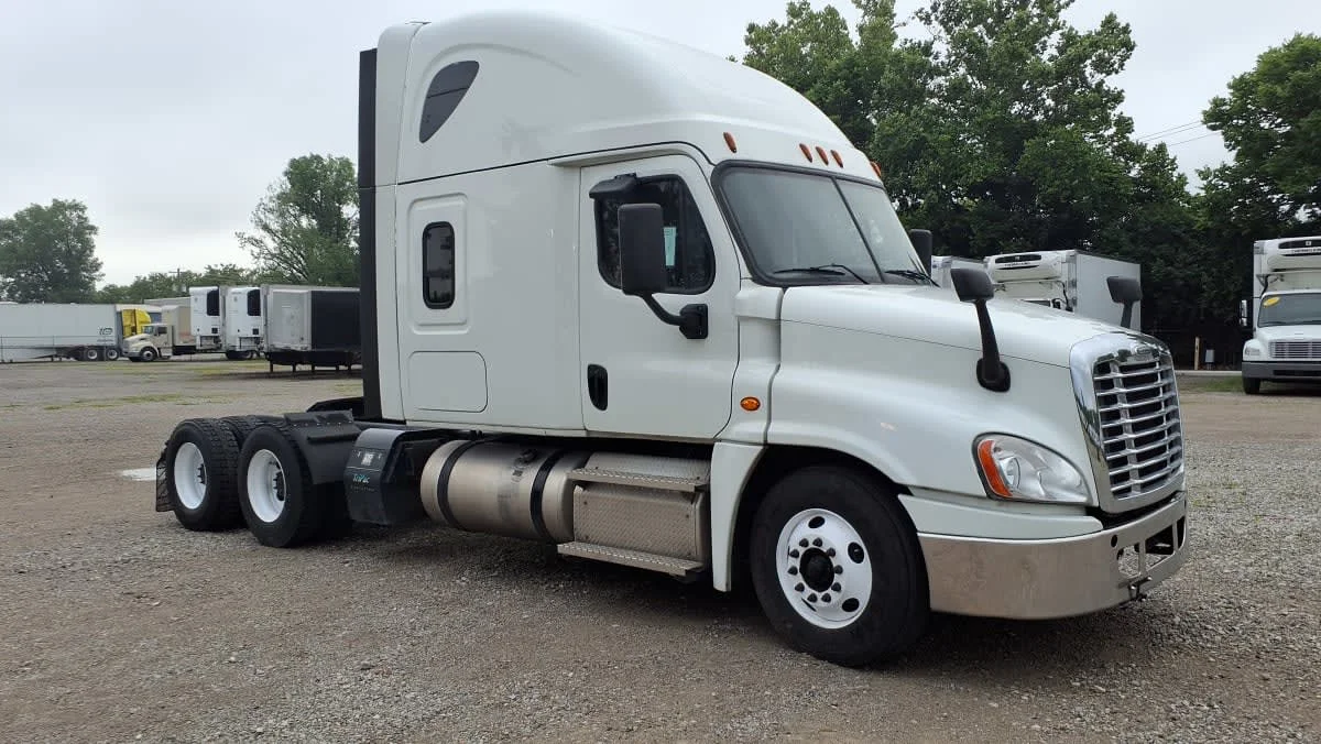 2020 Freightliner Cascadia in West Chester, OH — photo 3