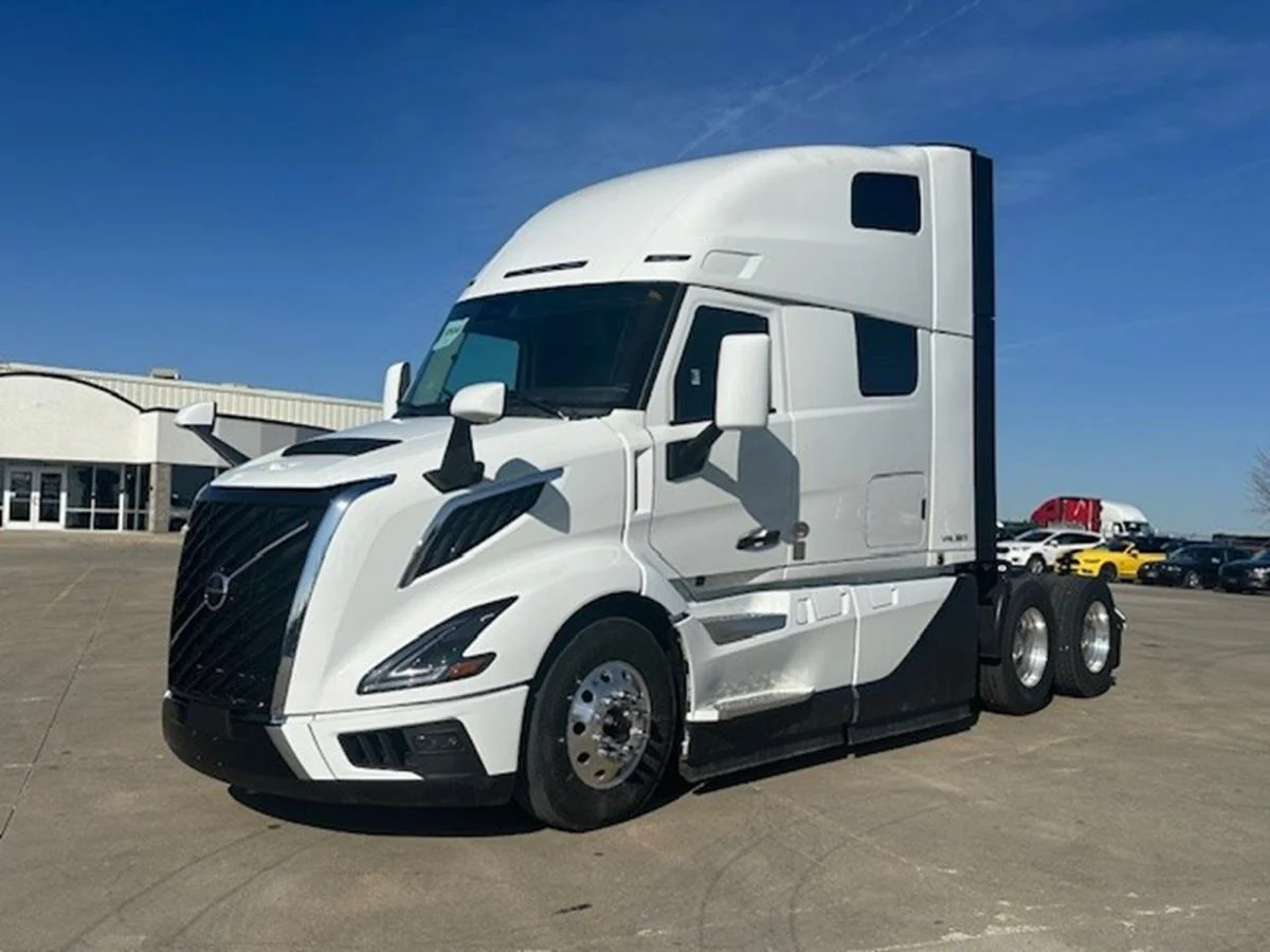 2026 Volvo VNL 660 in Waukee, IA