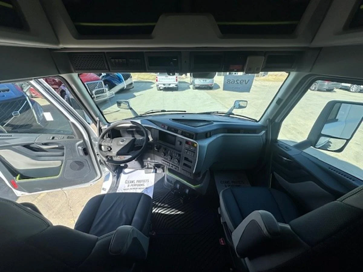 2026 Volvo VNL 660 in Waukee, IA — photo 11