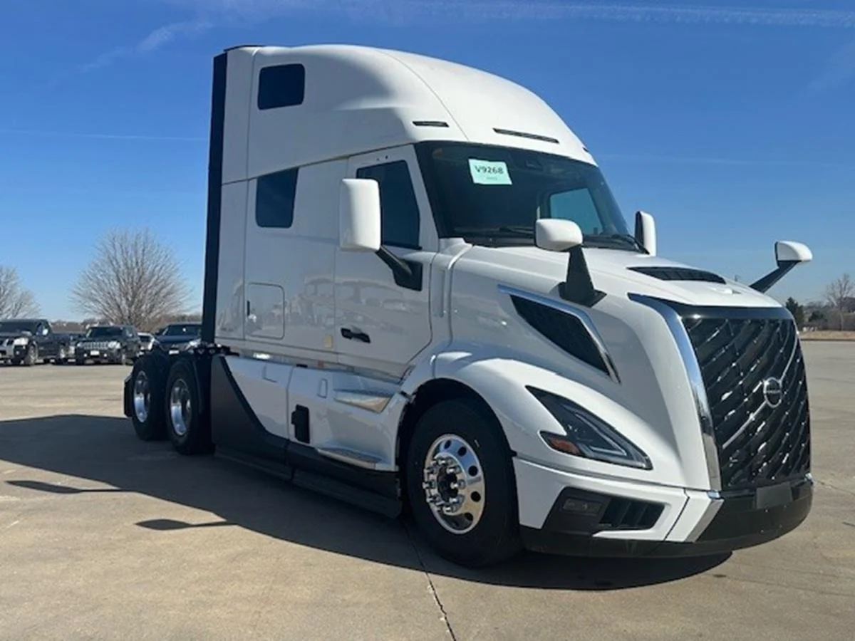 2026 Volvo VNL 660 in Waukee, IA — photo 7