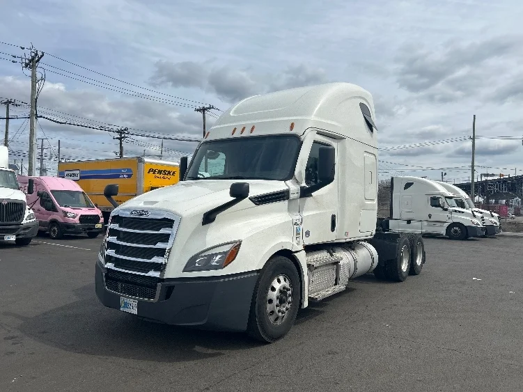 2022 Freightliner Cascadia in Kearny, NJ — photo 3