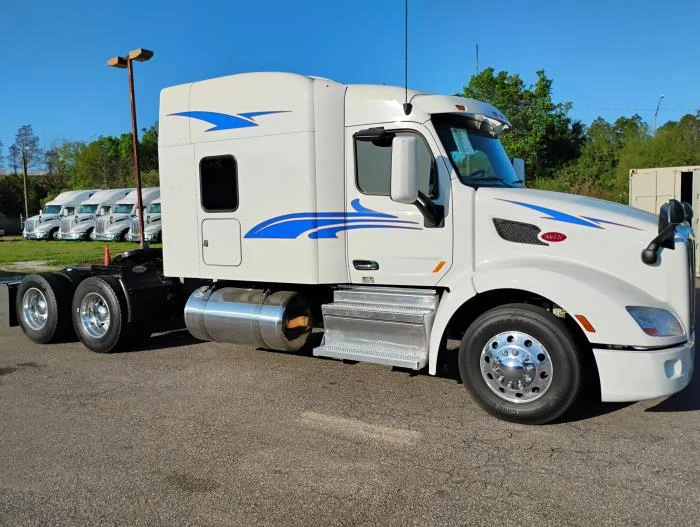 2022 Peterbilt 579 - image 8