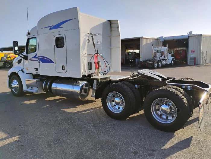 2022 Peterbilt 579 - image 4