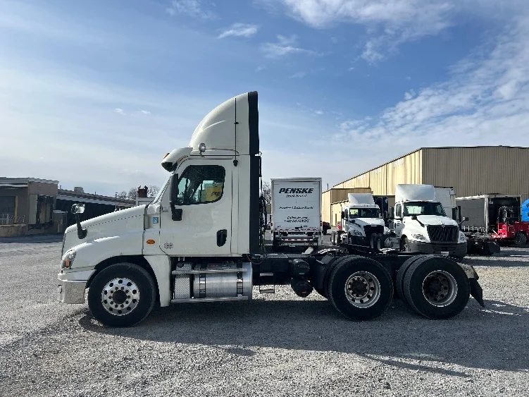 2019 Freightliner Cascadia - image 4
