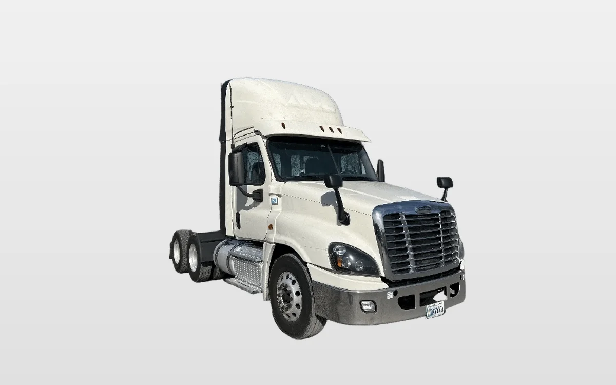 2019 Freightliner Cascadia - image 1