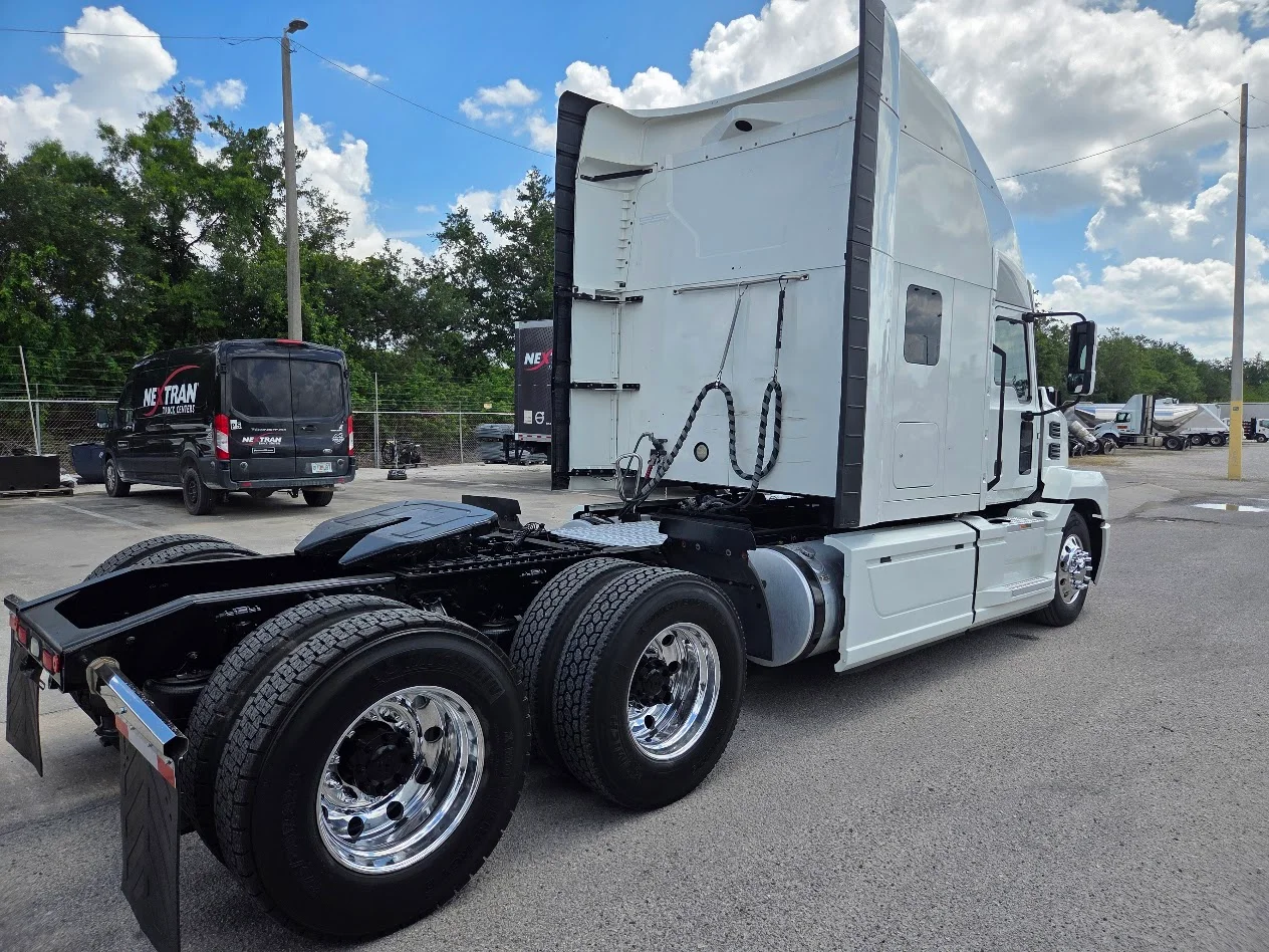 2020 Mack Anthem in Tampa, FL — photo 6