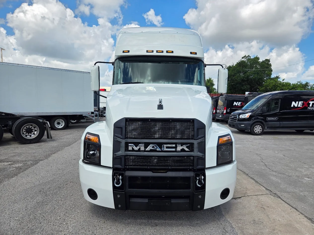 2020 Mack Anthem in Tampa, FL — photo 2