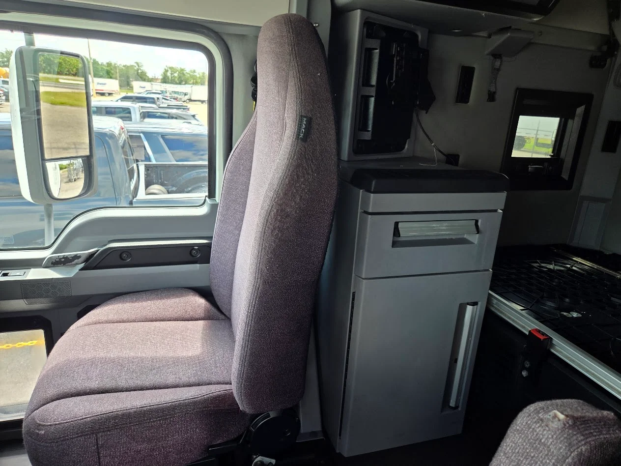 2020 Mack Anthem in Tampa, FL — photo 13