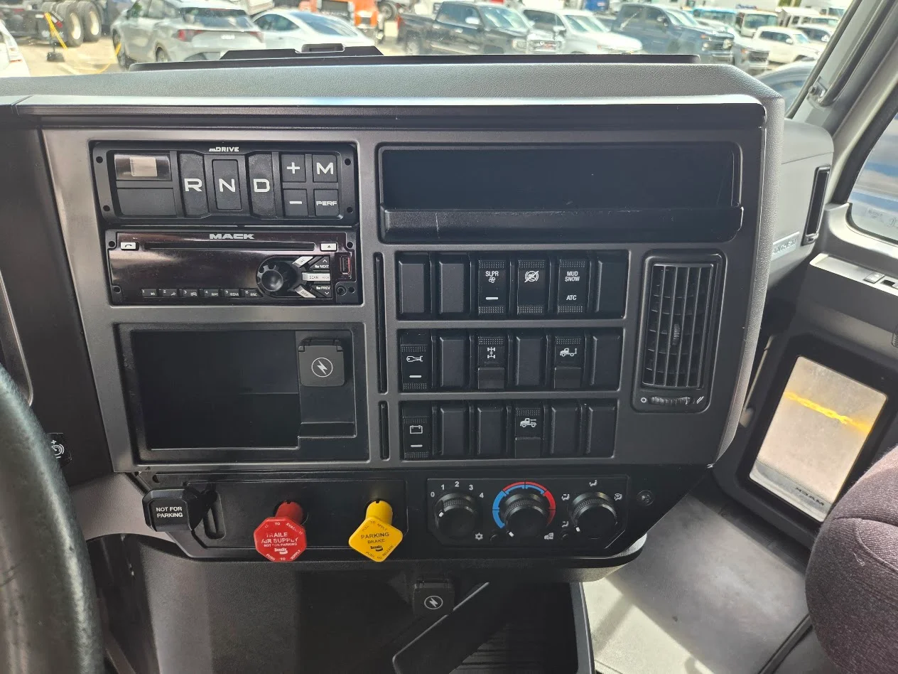 2020 Mack Anthem in Tampa, FL — photo 11