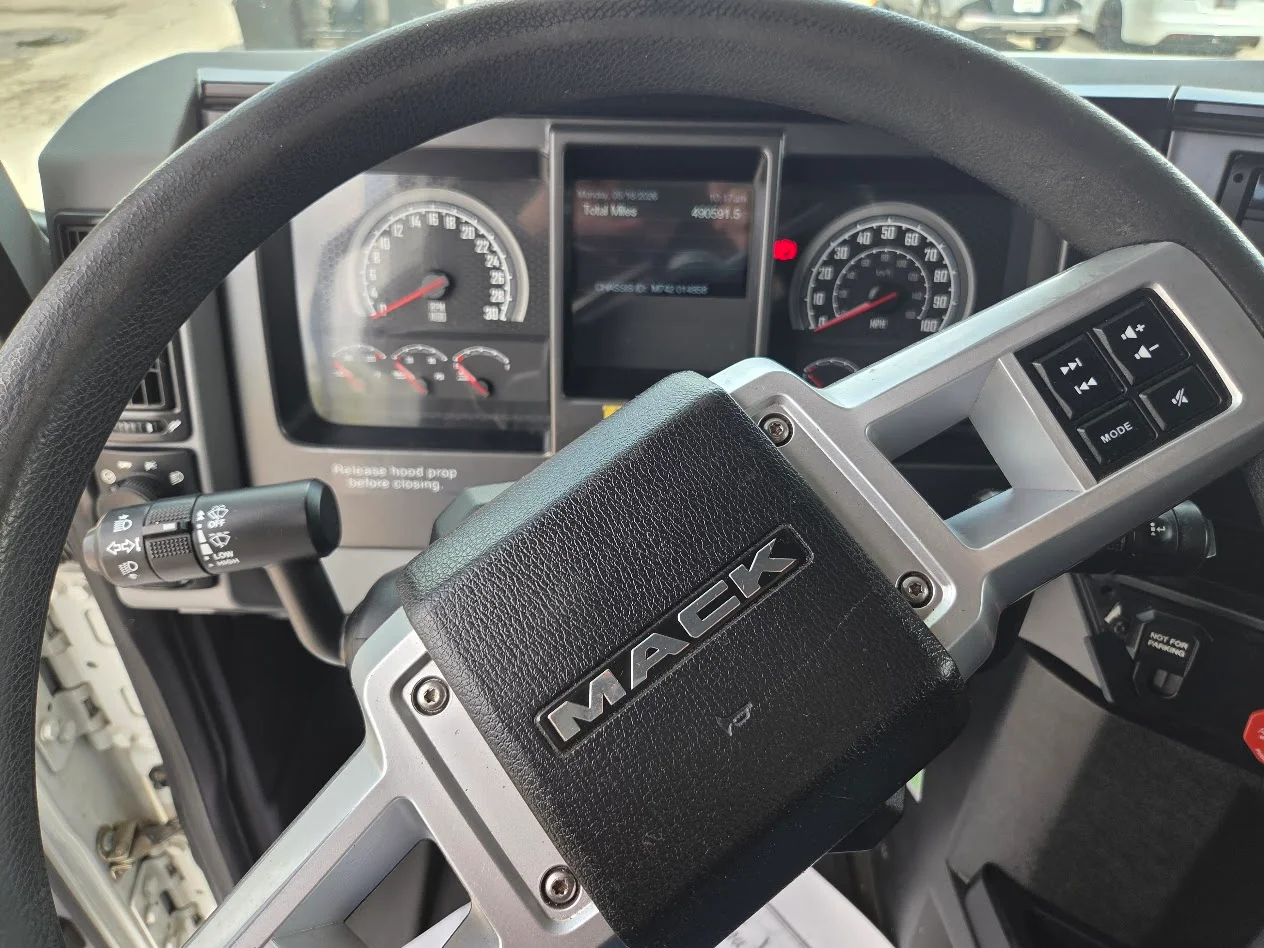 2020 Mack Anthem in Tampa, FL — photo 9
