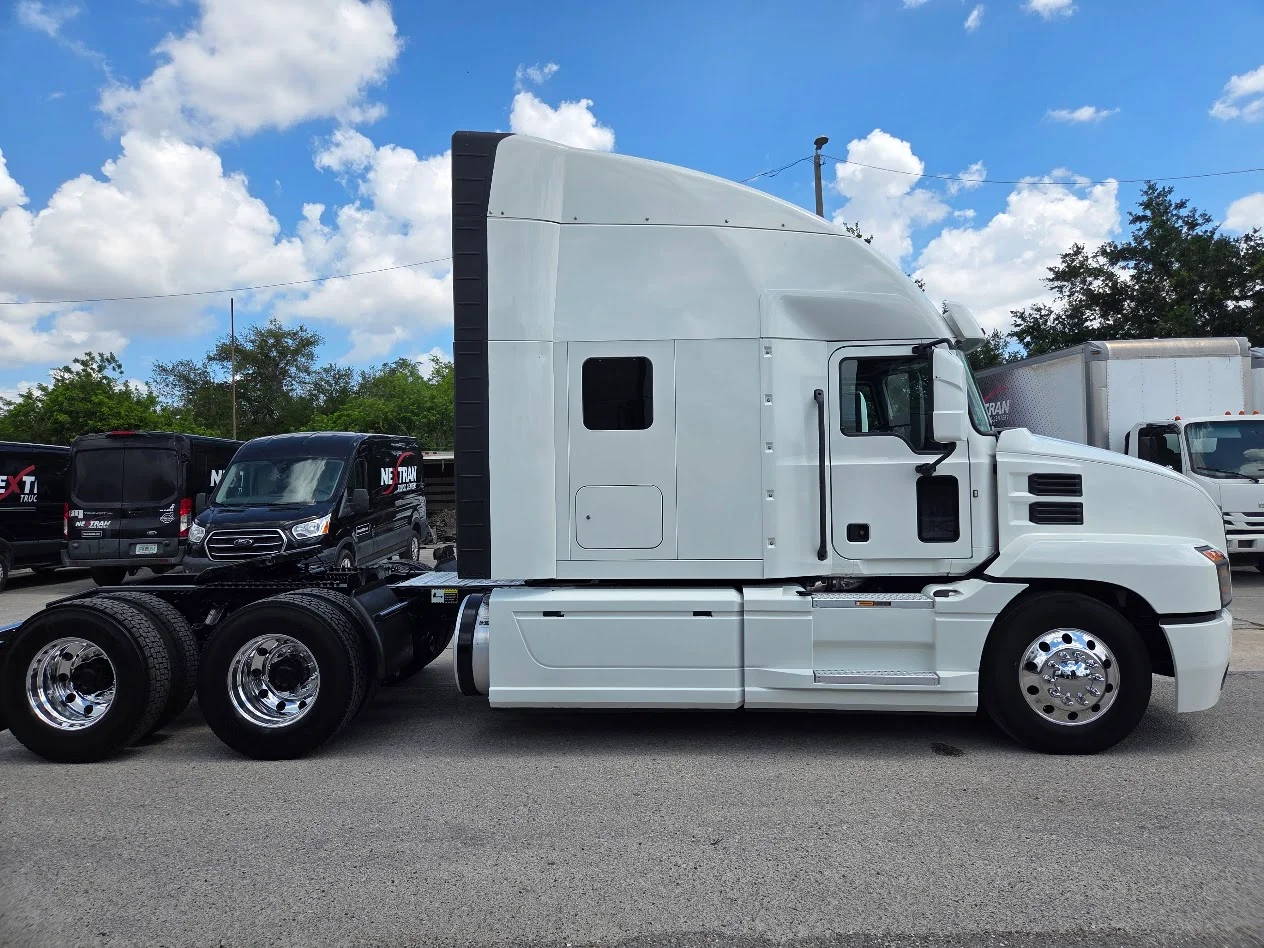 2020 Mack Anthem in Tampa, FL — photo 5