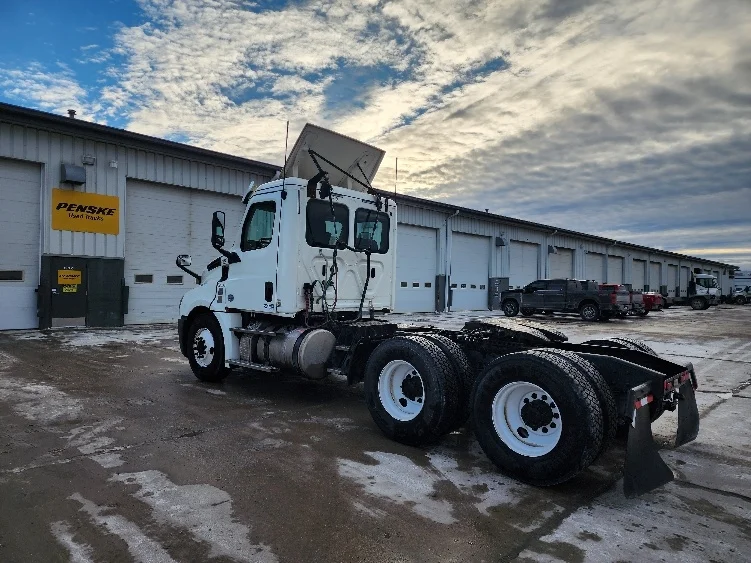 2019 Freightliner Cascadia in Sturtevant, WI — photo 5