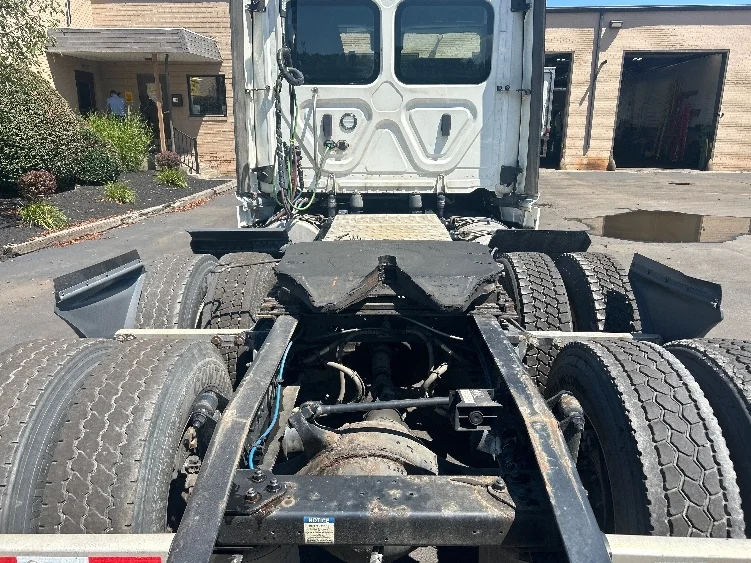 2023 Freightliner Cascadia in Wilkes Barre, PA — photo 6