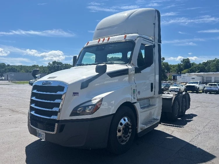 2023 Freightliner Cascadia in Wilkes Barre, PA — photo 3