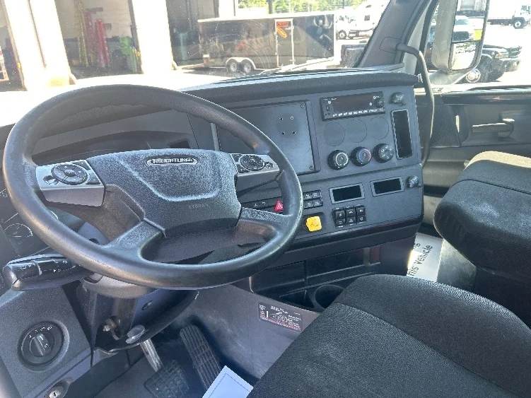 2023 Freightliner Cascadia in Wilkes Barre, PA — photo 10