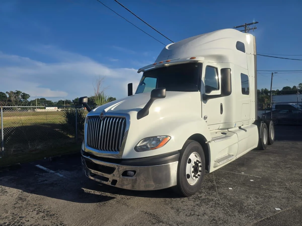 2020 International LT in Tampa, FL — photo 3